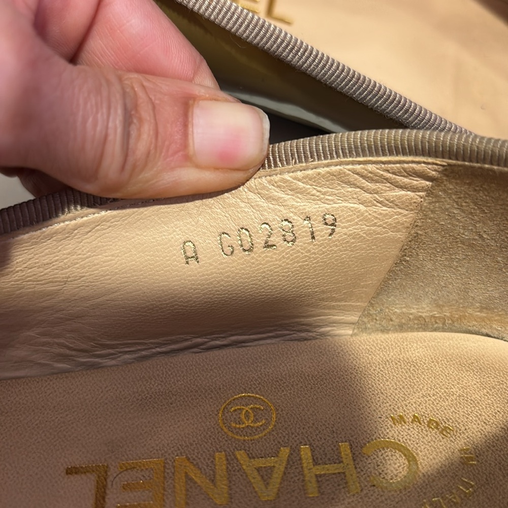 CHANEL patent calfskin ballerina  flats size 37 in beige pat - Picture 16 of 16